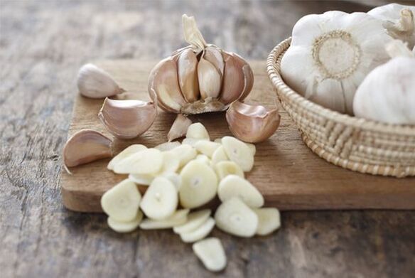 cleansing from pests with garlic